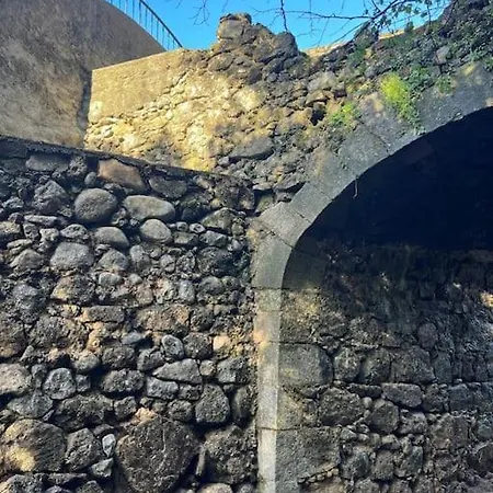 Сasa de vacaciones Maison Cévenole Typique Et Son Jardin Suspendu